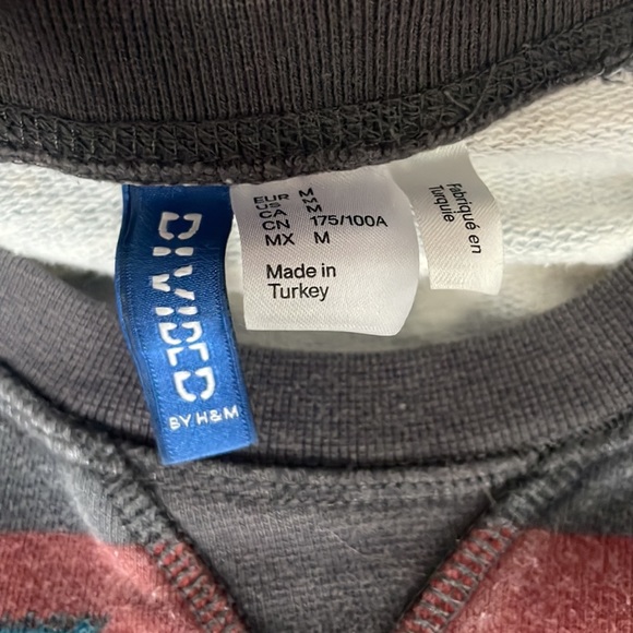 Divided by H&M Aztec print medium crew neck - Picture 2 of 3